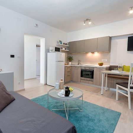Sunsplash Apartments Пула Екстериор снимка