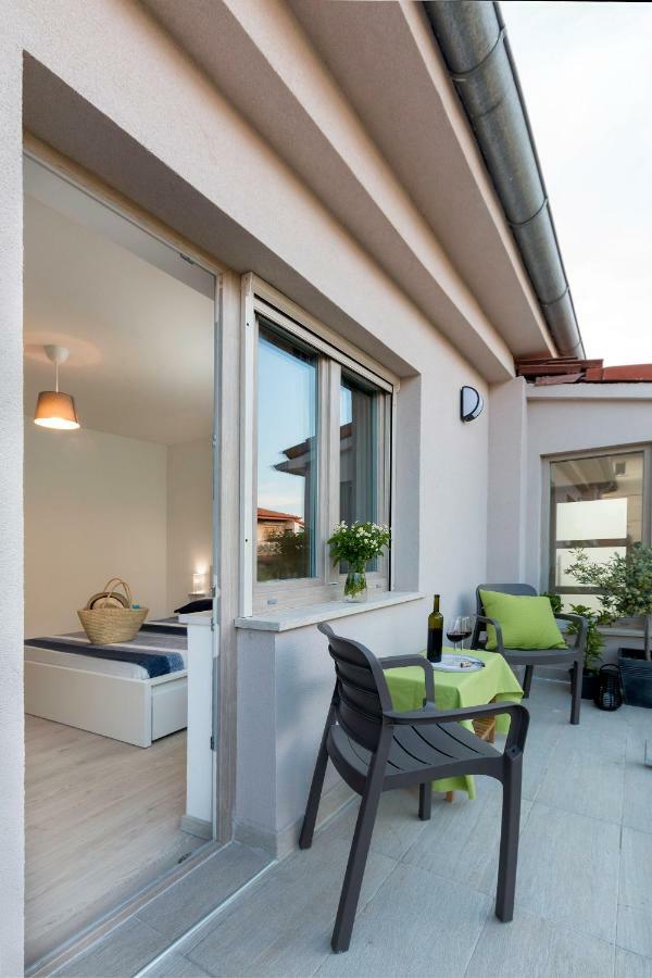 Sunsplash Apartments Пула Екстериор снимка