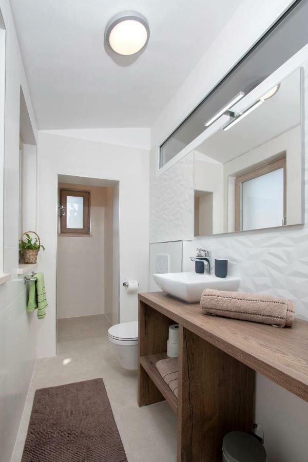Sunsplash Apartments Пула Екстериор снимка