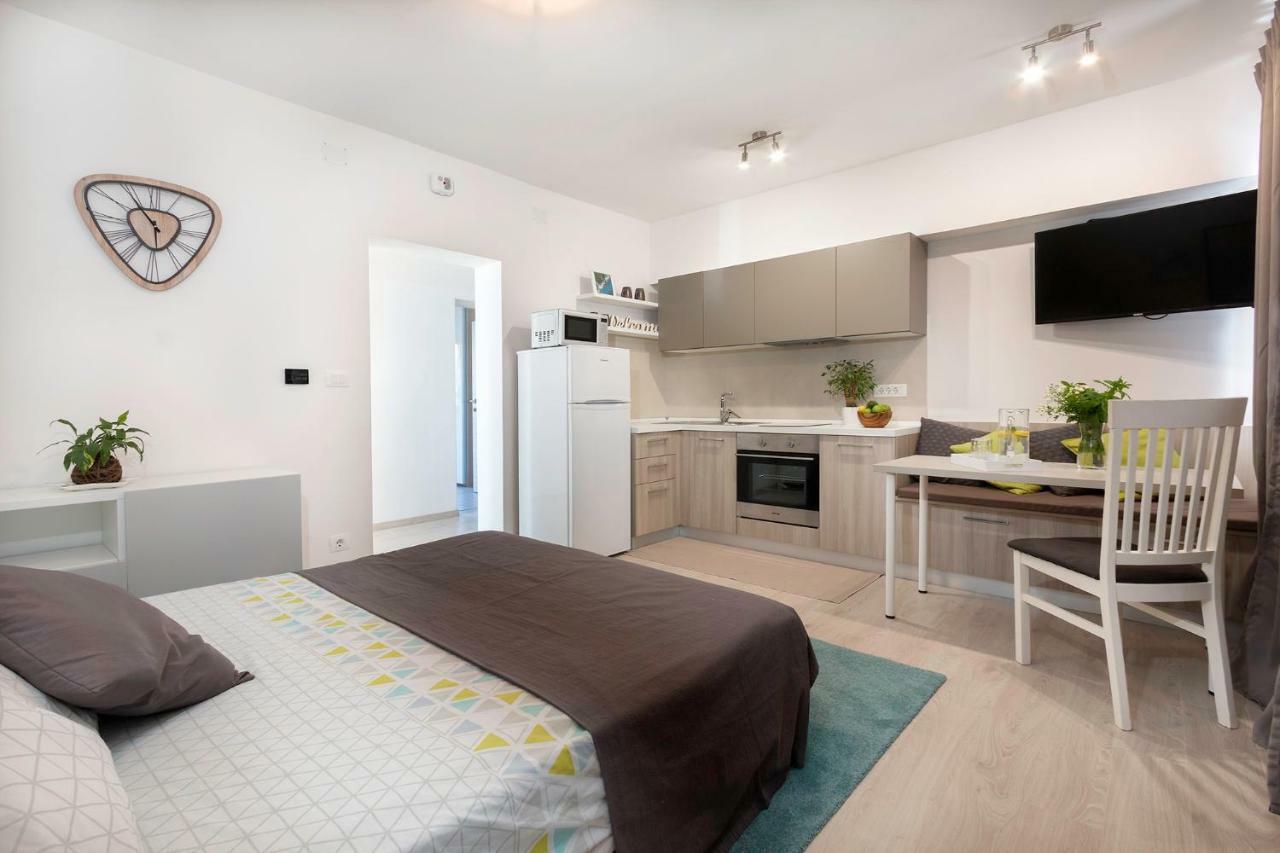 Sunsplash Apartments Пула Екстериор снимка
