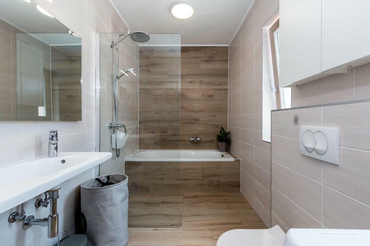 Sunsplash Apartments Пула Екстериор снимка