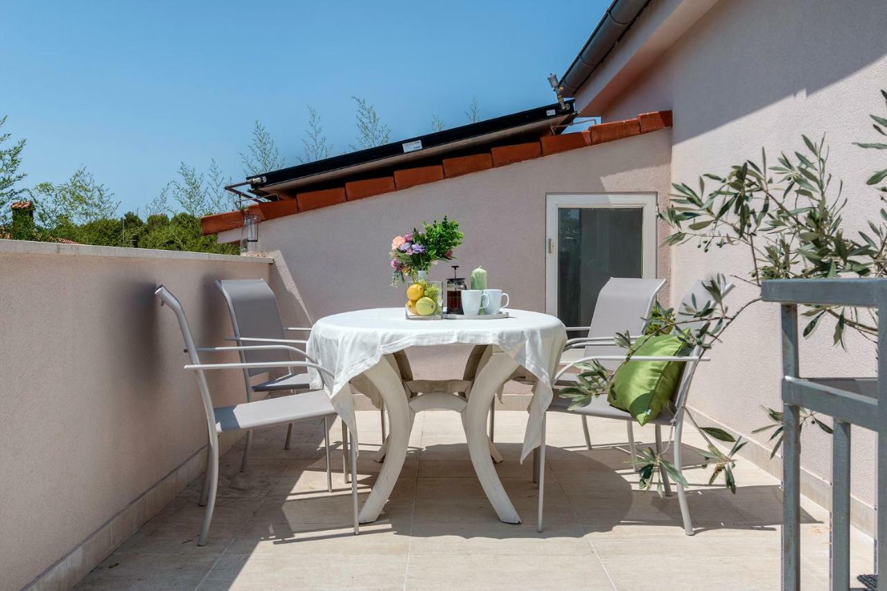 Sunsplash Apartments Пула Екстериор снимка